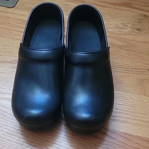 Dansko Womens Size 37 Clogs black leather